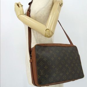 Louis Vuitton
Bandouliere Vintage shoulder